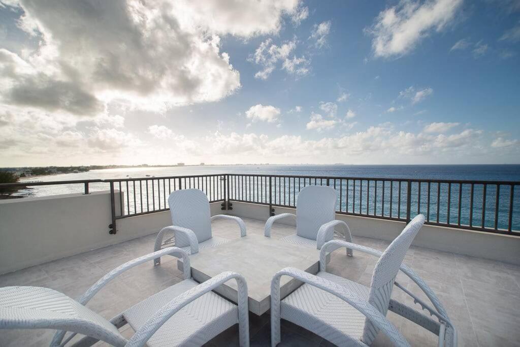 Luxury Ocean Front Seadreams 2 With 7 Mile Beach Views West Bay Extérieur photo