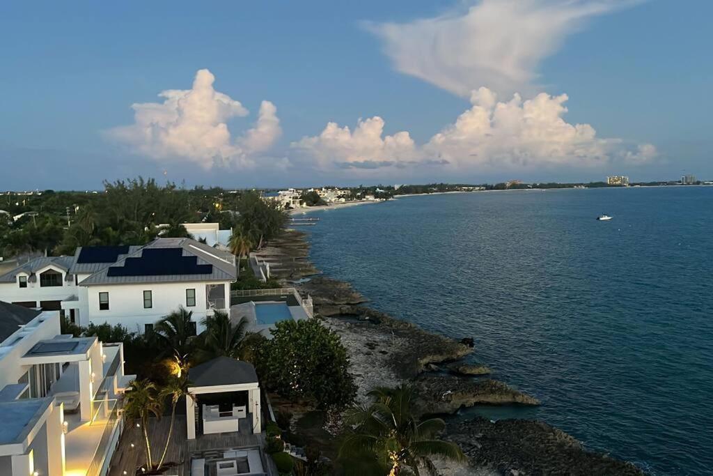 Luxury Ocean Front Seadreams 2 With 7 Mile Beach Views West Bay Extérieur photo