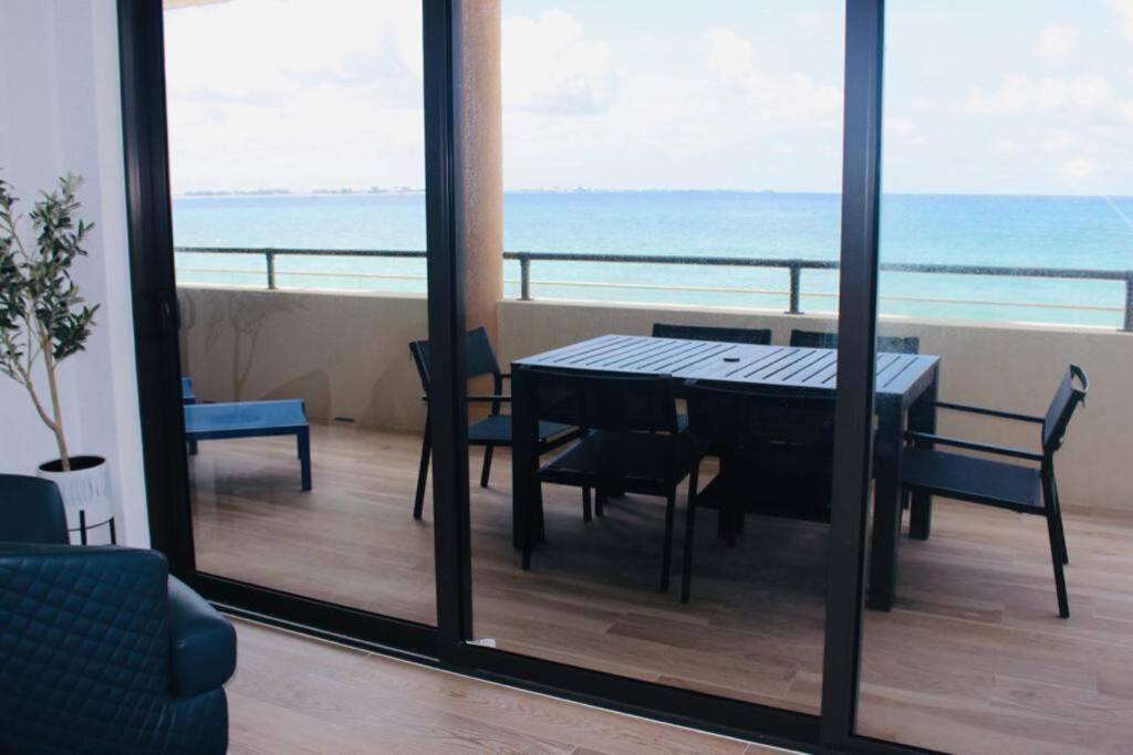 Luxury Ocean Front Seadreams 2 With 7 Mile Beach Views West Bay Extérieur photo